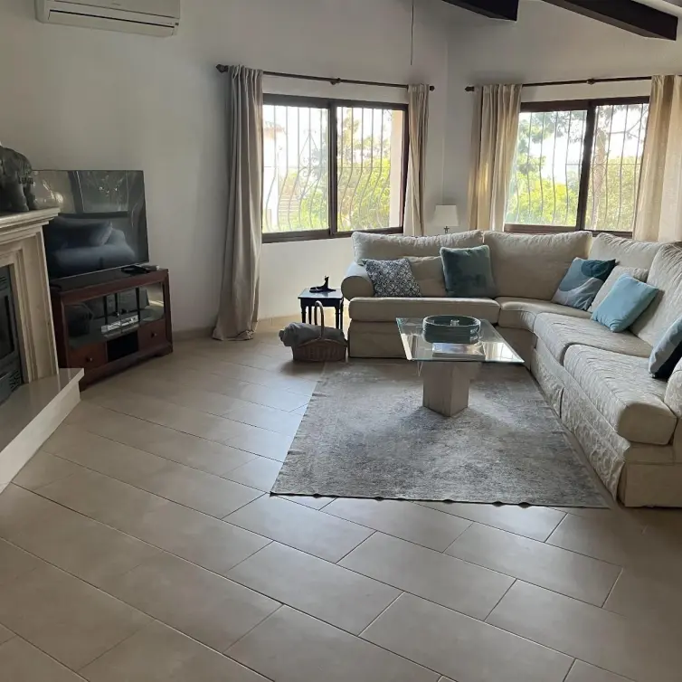 Sale of detached villa in El Chaparral