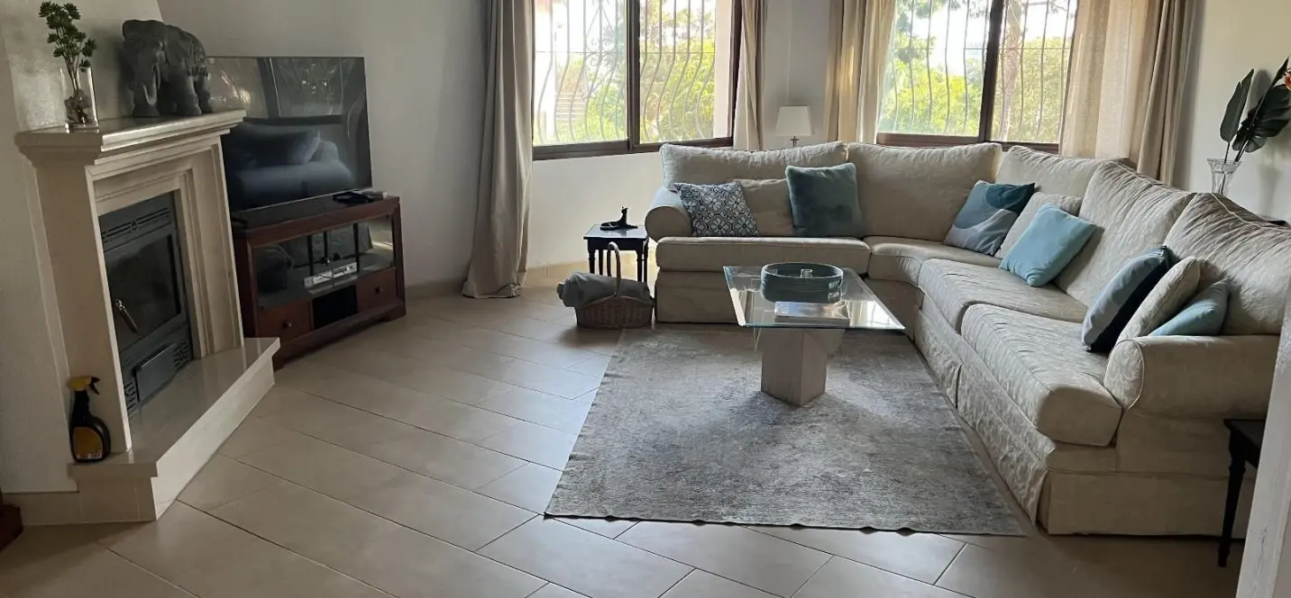 Sale of detached villa in El Chaparral 3