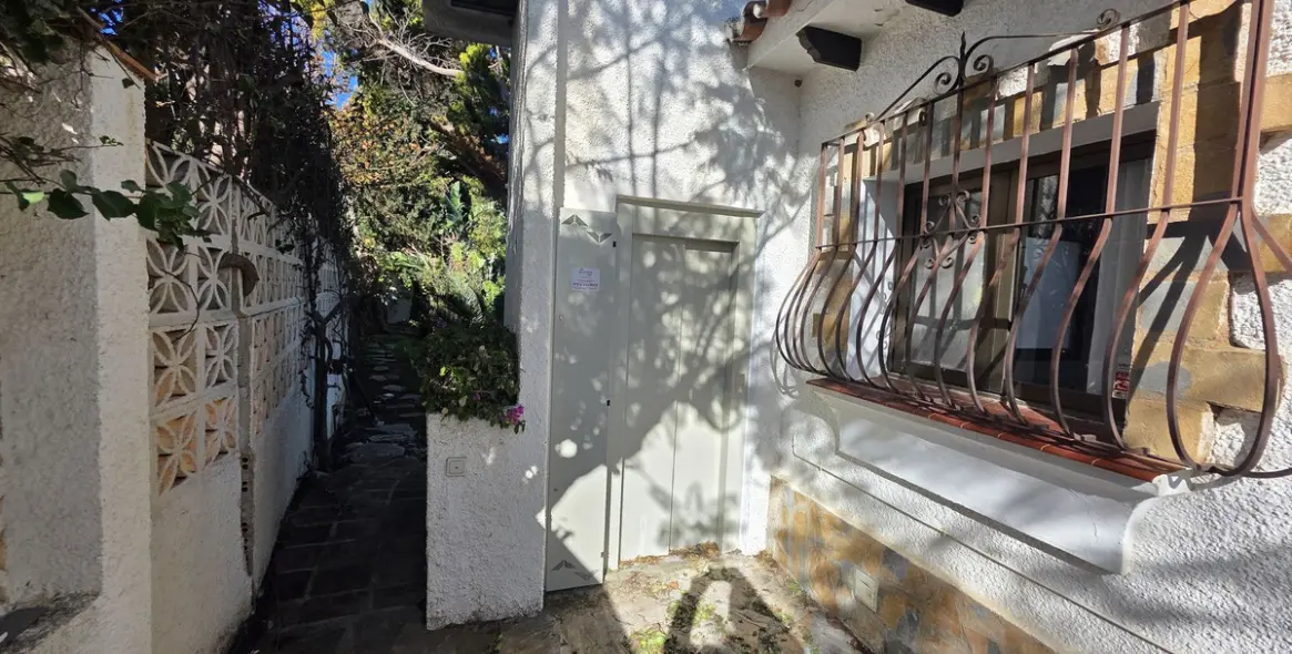 Sale of detached villa in Torrenueva 25