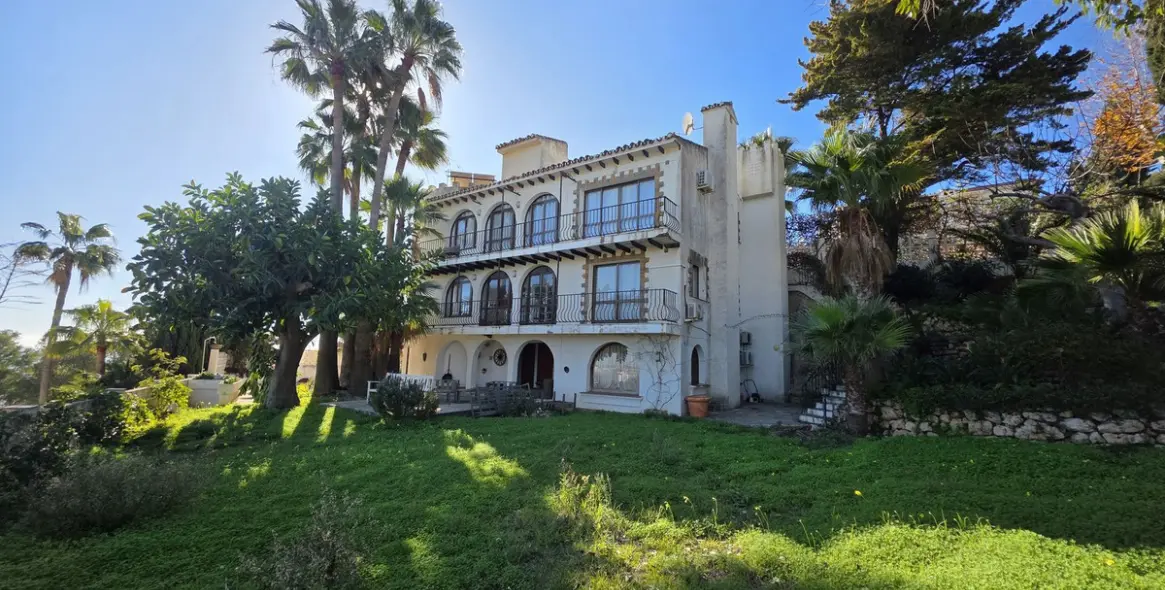 Sale of detached villa in Torrenueva 28