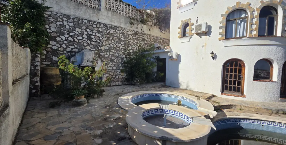 Sale of detached villa in Torrenueva 31