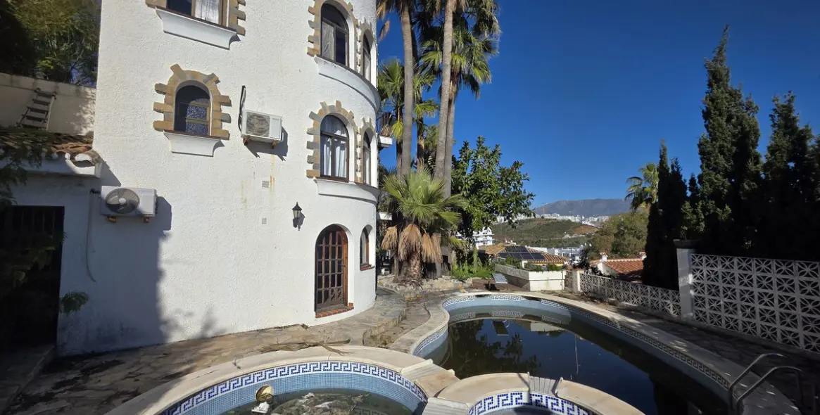 Sale of detached villa in Torrenueva 32