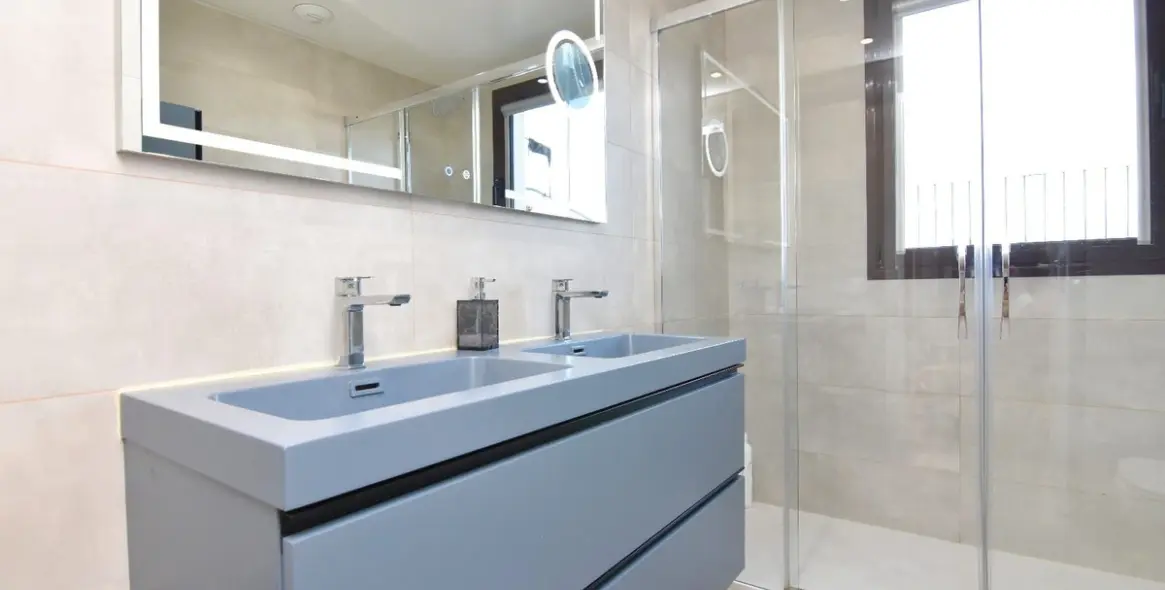 Venta de ático en Teatinos 19