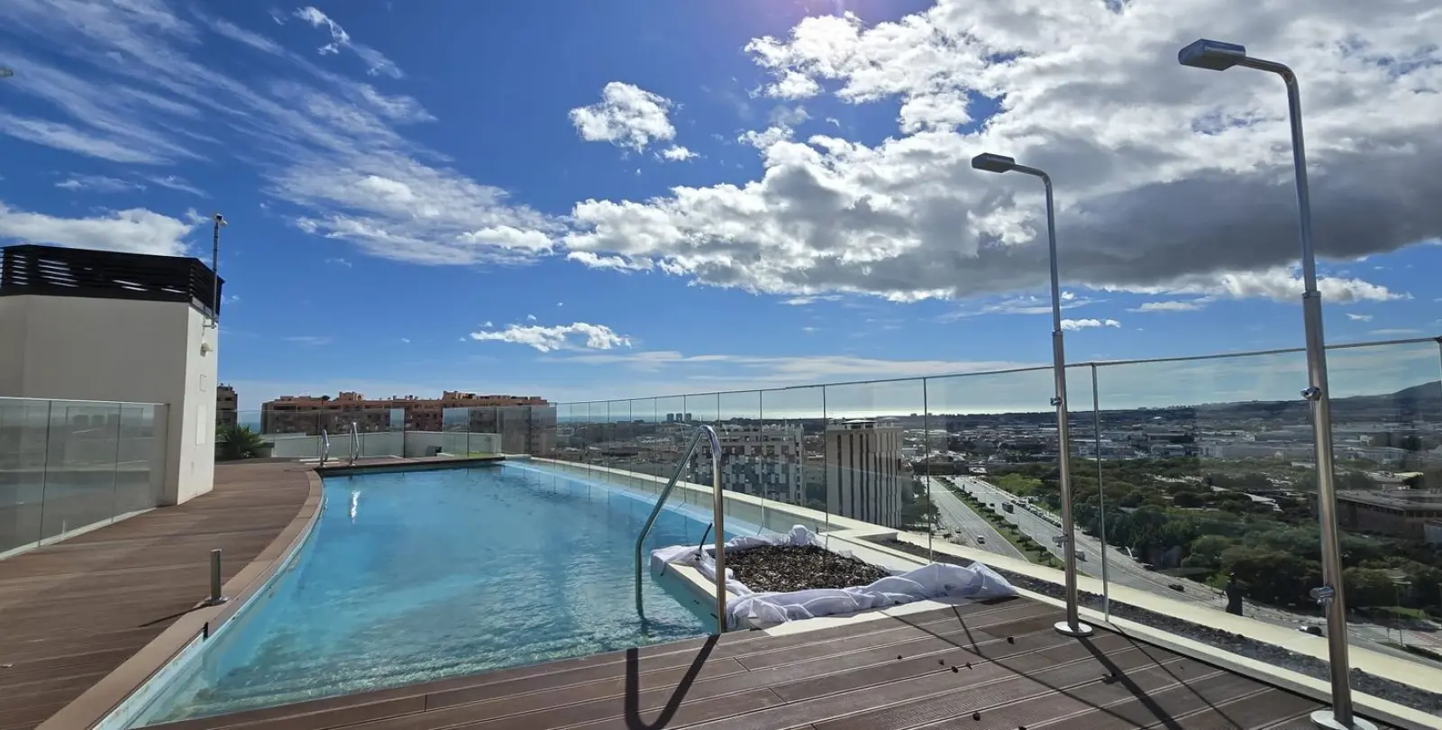 Sale of penthouse in Teatinos 1