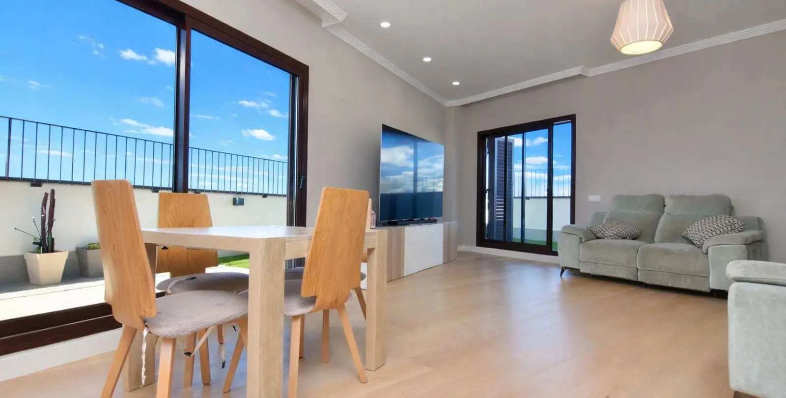 Sale of penthouse in Teatinos 9