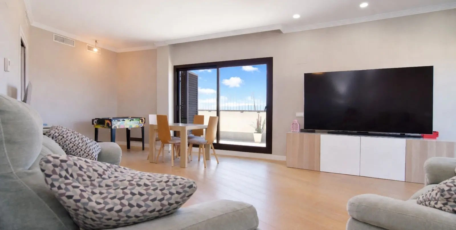 Sale of penthouse in Teatinos 10