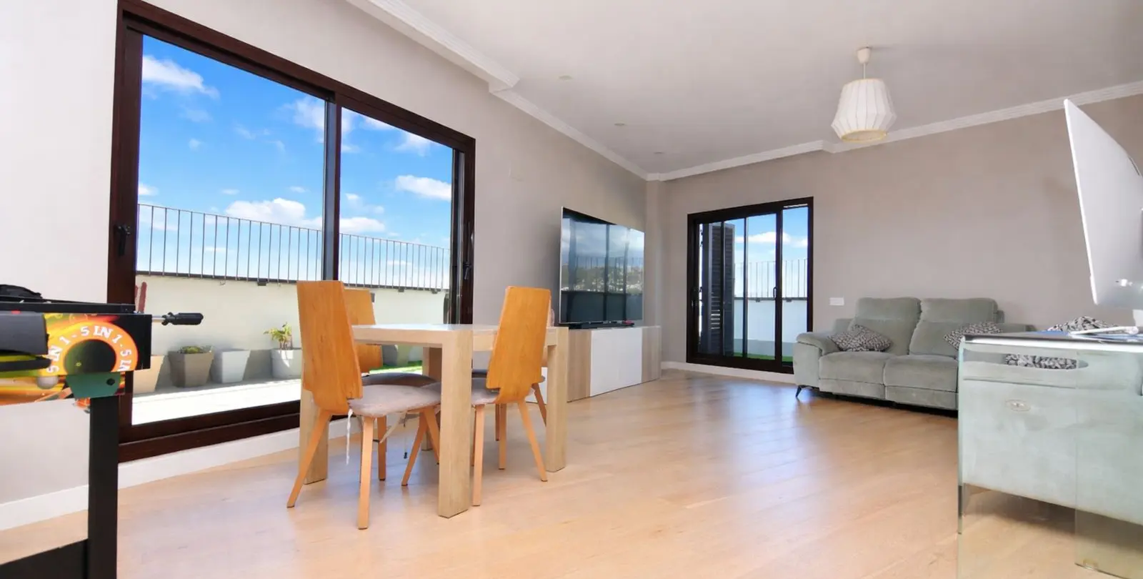 Sale of penthouse in Teatinos 11