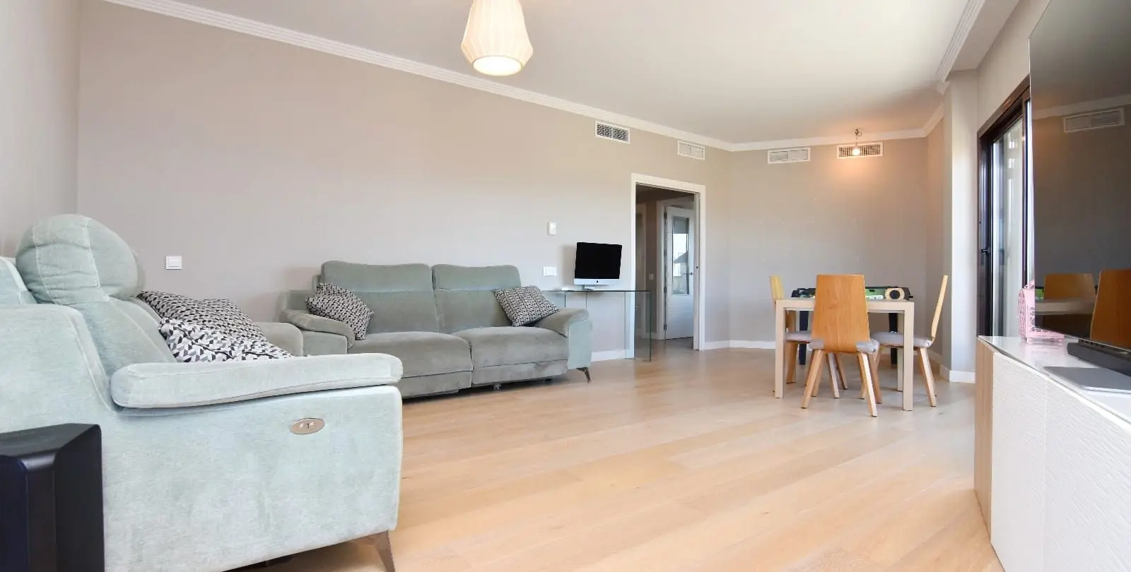 Sale of penthouse in Teatinos 13