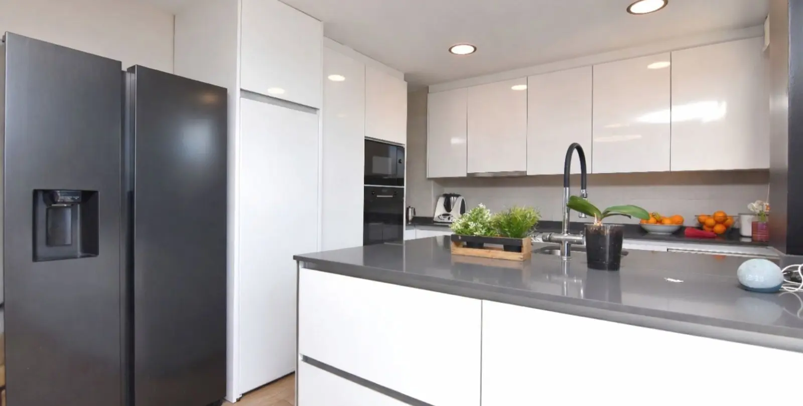 Sale of penthouse in Teatinos 15