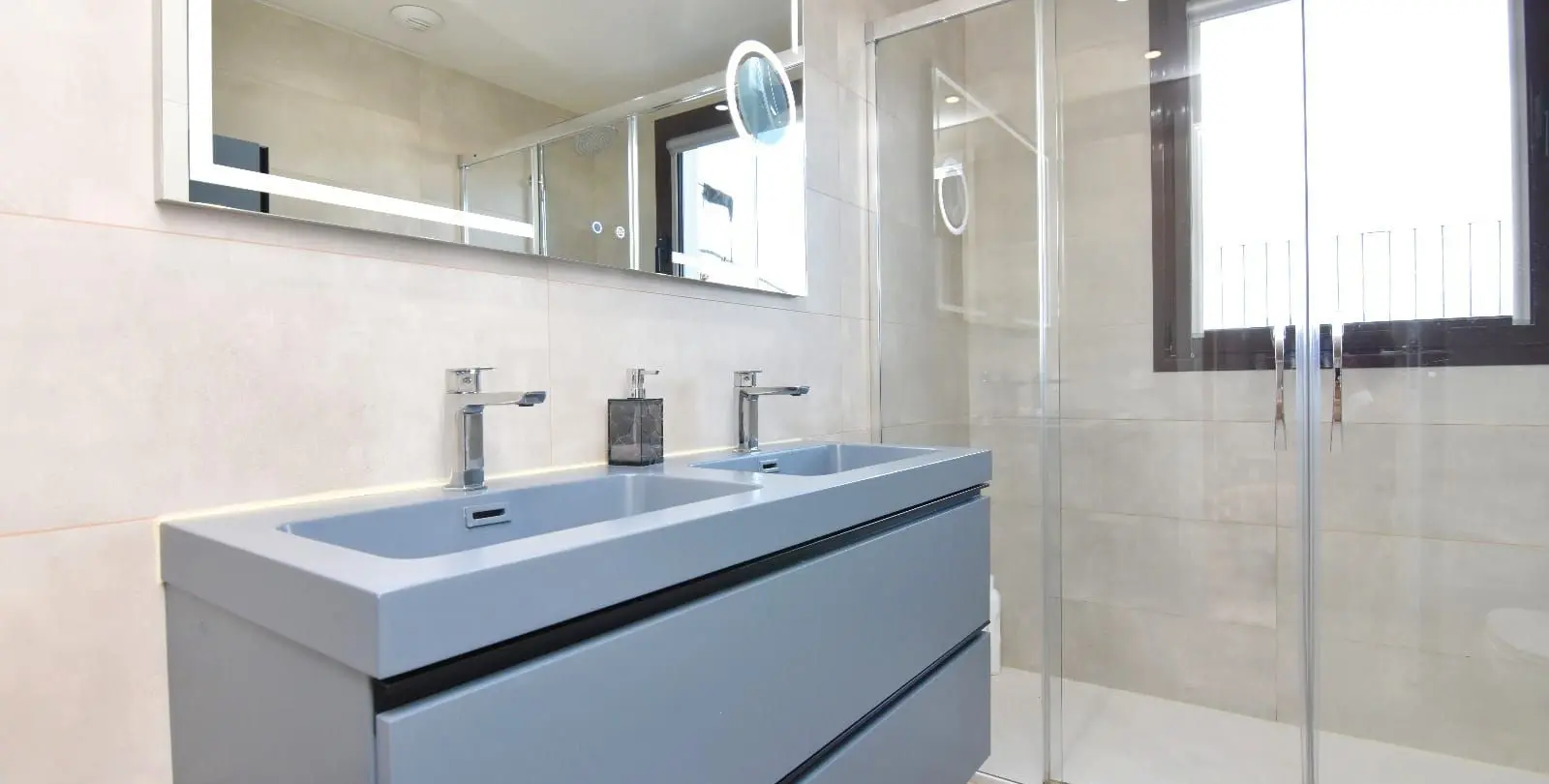 Sale of penthouse in Teatinos 19