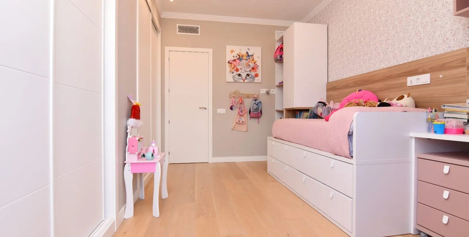 Sale of penthouse in Teatinos 23