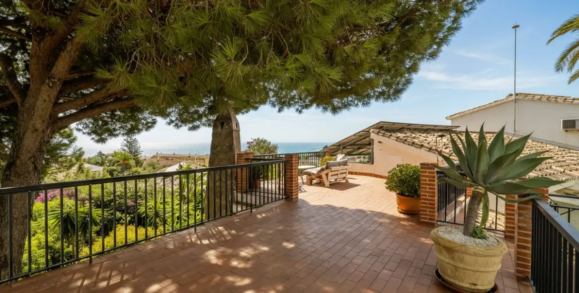 Продажа  отдельно стоящей виллы в Fuengirola 30