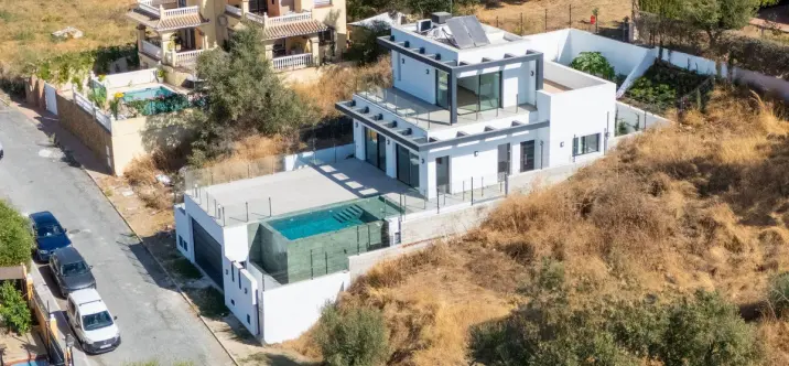 Продажа  отдельно стоящей виллы в Campo Mijas 1