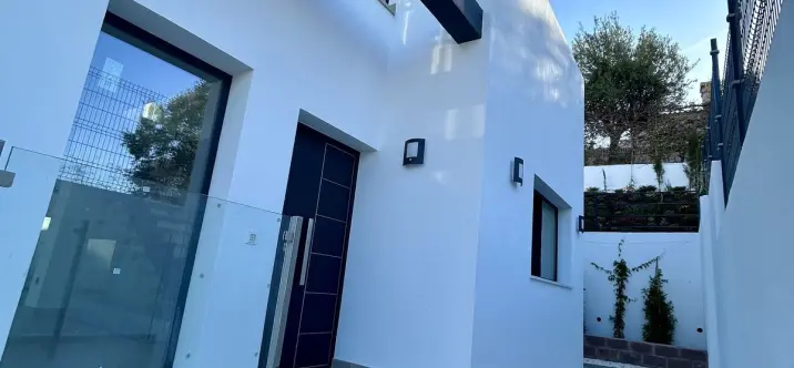 Продажа  отдельно стоящей виллы в Campo Mijas 3