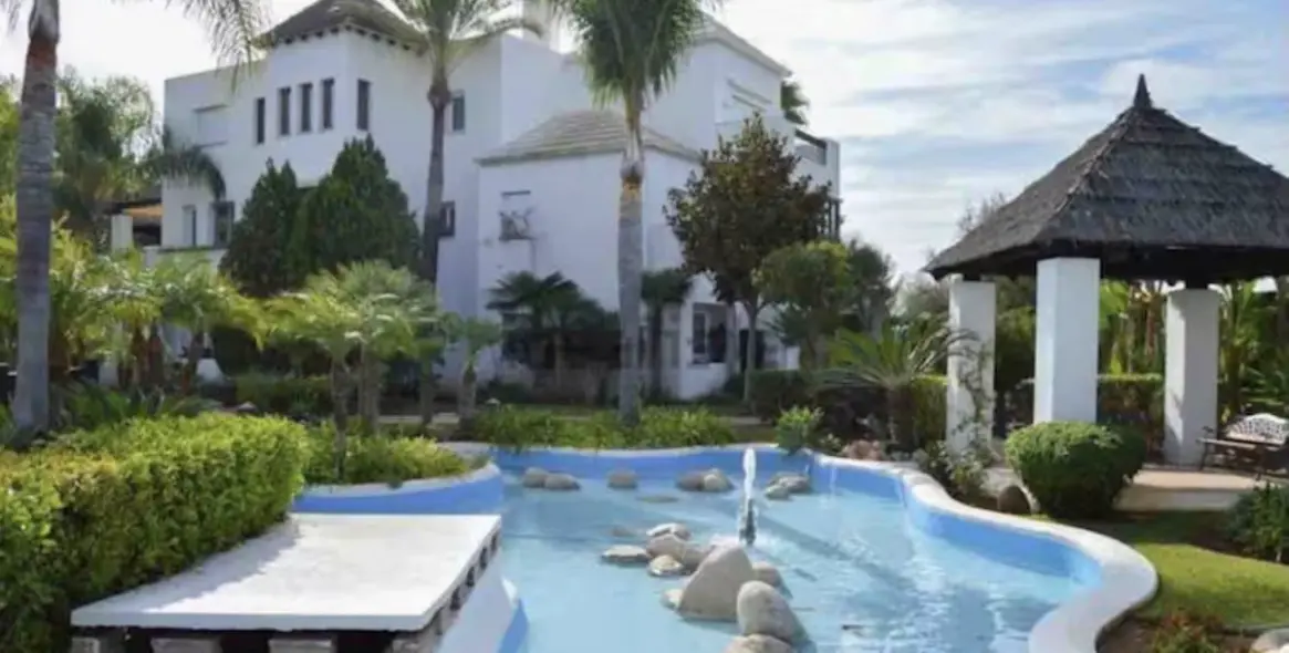 Долгосрочная аренда апартаментов на среднем этаже в Río Real 14