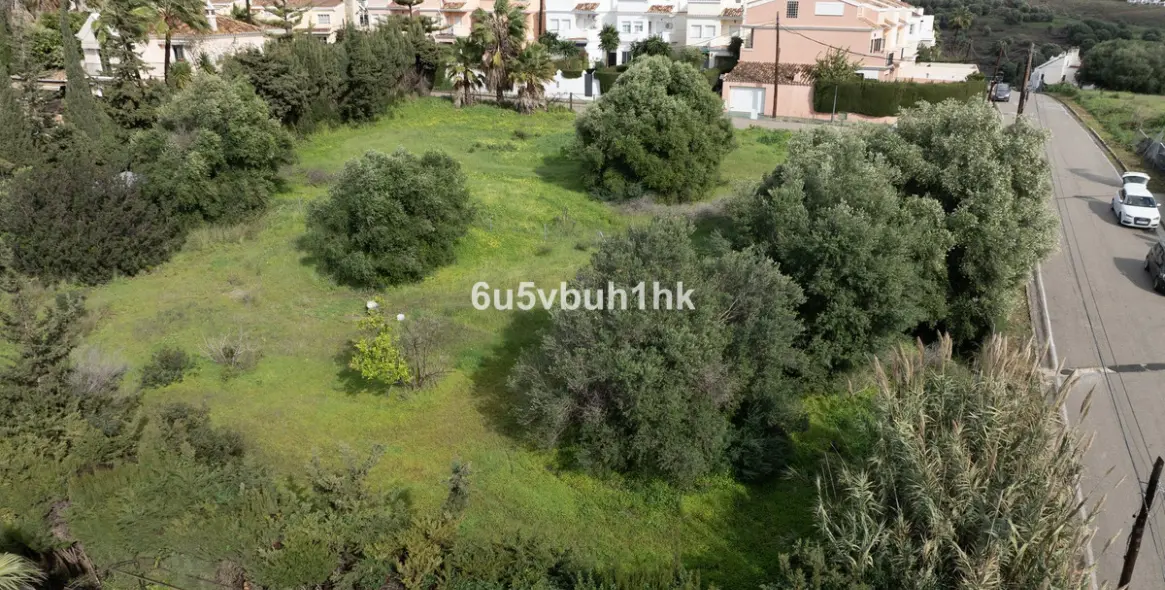 Sale of residential plot in Bel Air 9