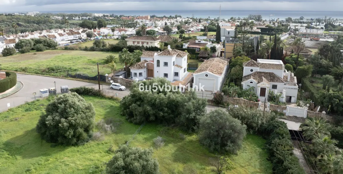 Sale of residential plot in Bel Air 12
