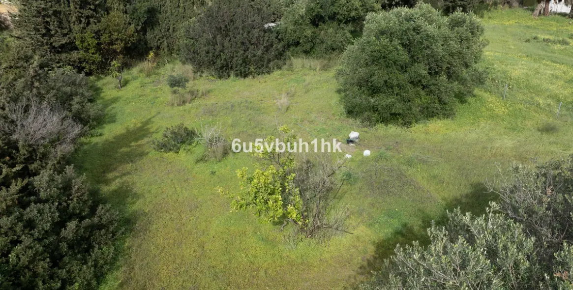 Sale of residential plot in Bel Air 13