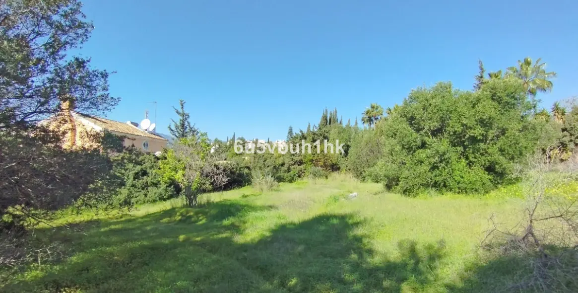 Sale of residential plot in Bel Air 16