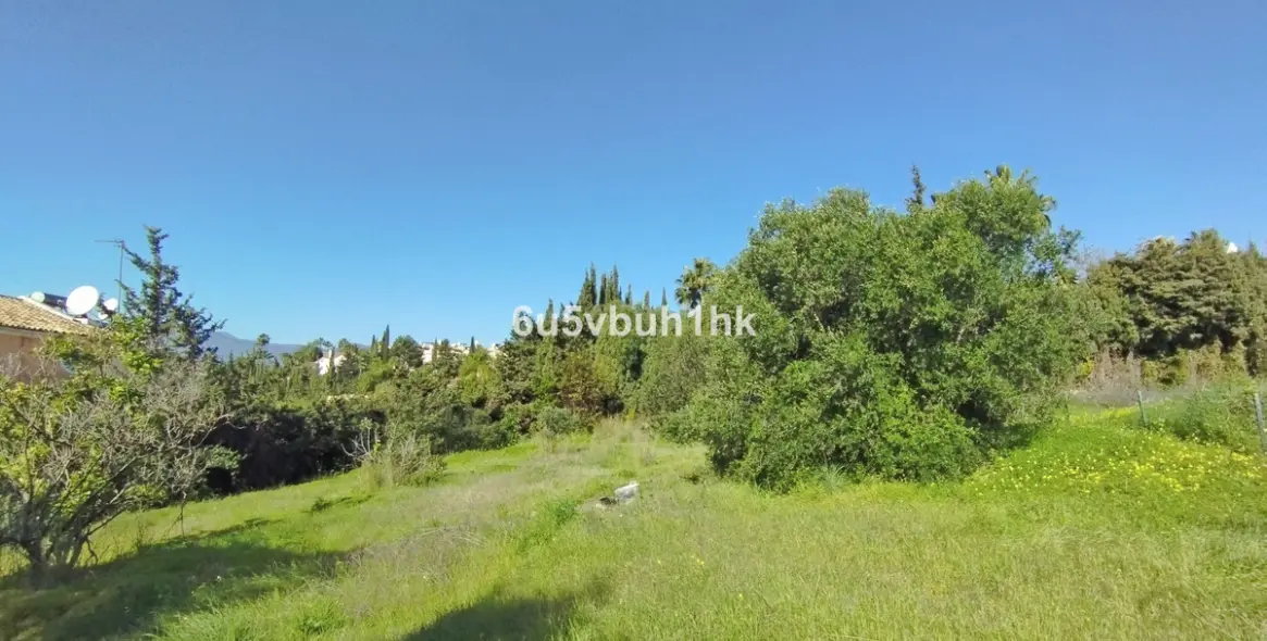 Sale of residential plot in Bel Air 18