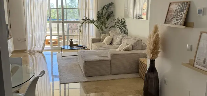 Sale of middle floor apartment in Atalaya 2