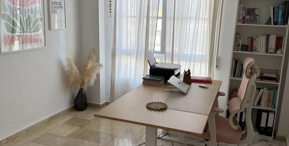 Sale of middle floor apartment in Atalaya 4