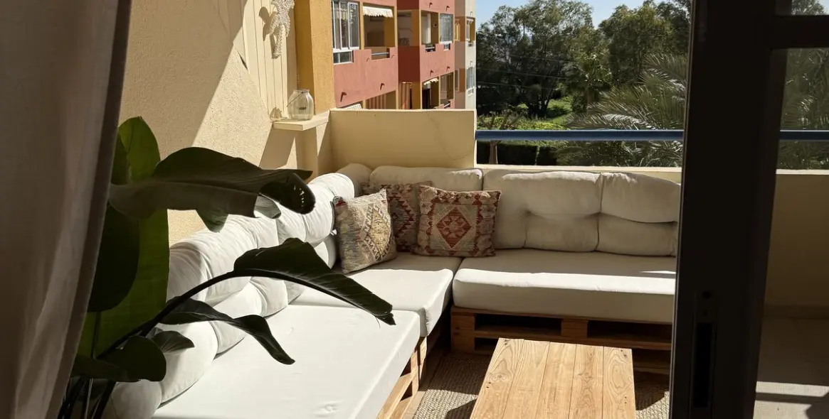Sale of middle floor apartment in Atalaya 5