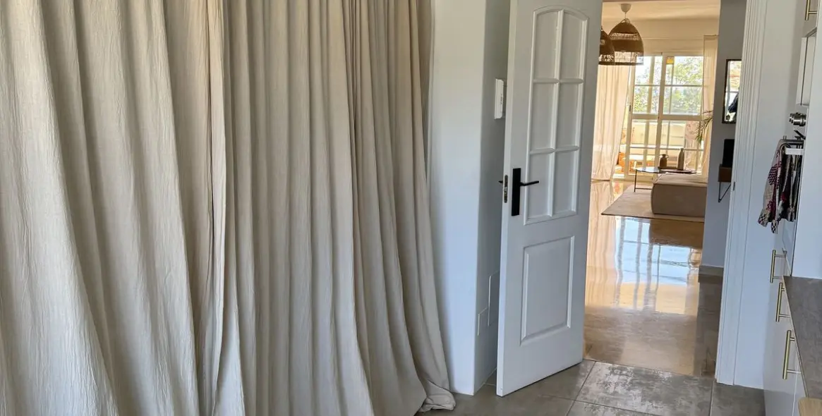 Sale of middle floor apartment in Atalaya 8