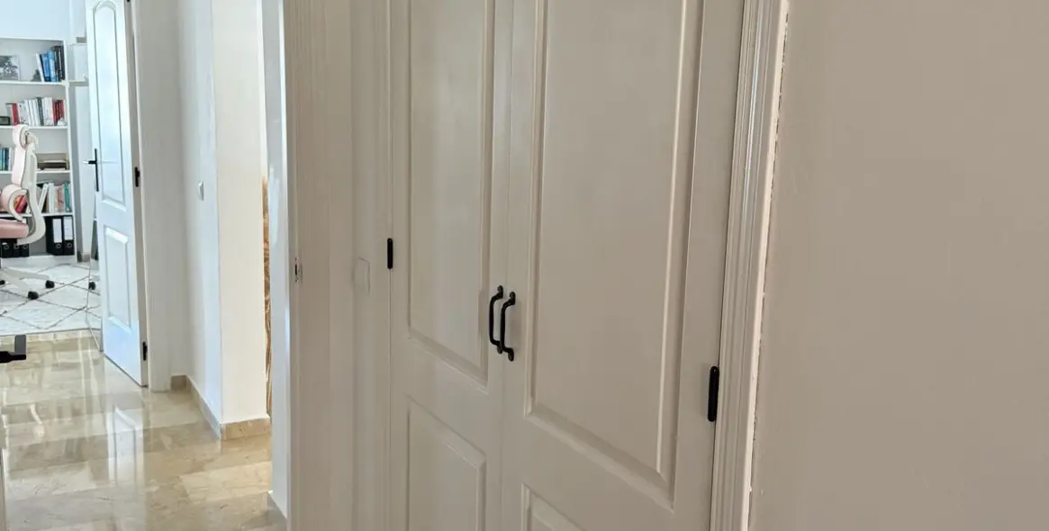 Sale of middle floor apartment in Atalaya 11