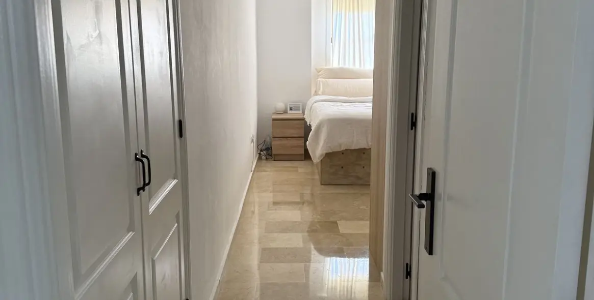 Sale of middle floor apartment in Atalaya 13