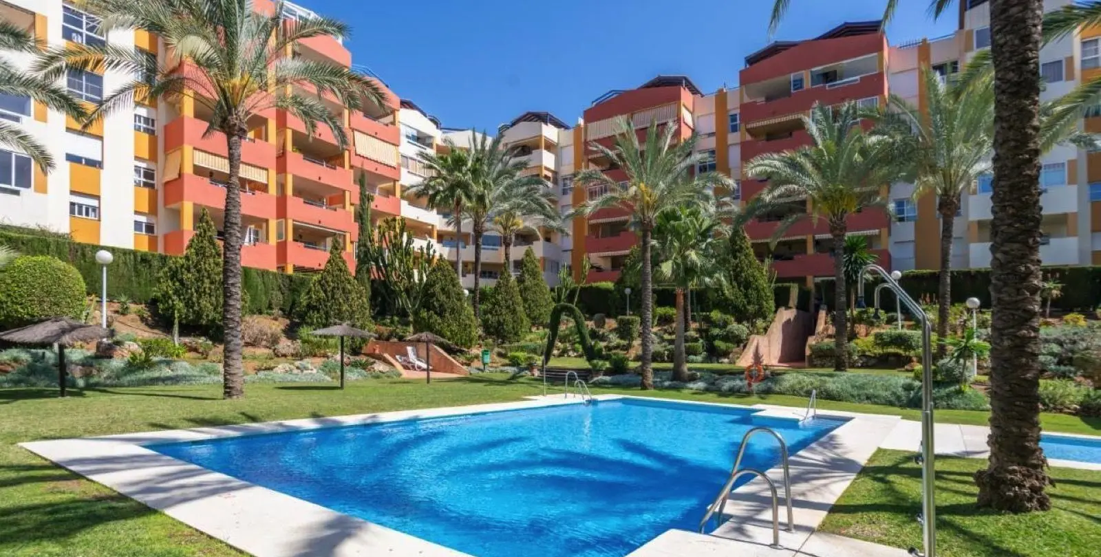 Sale of middle floor apartment in Atalaya 1