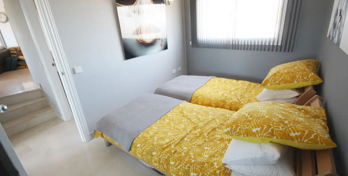 Sale of penthouse in Riviera del Sol 9