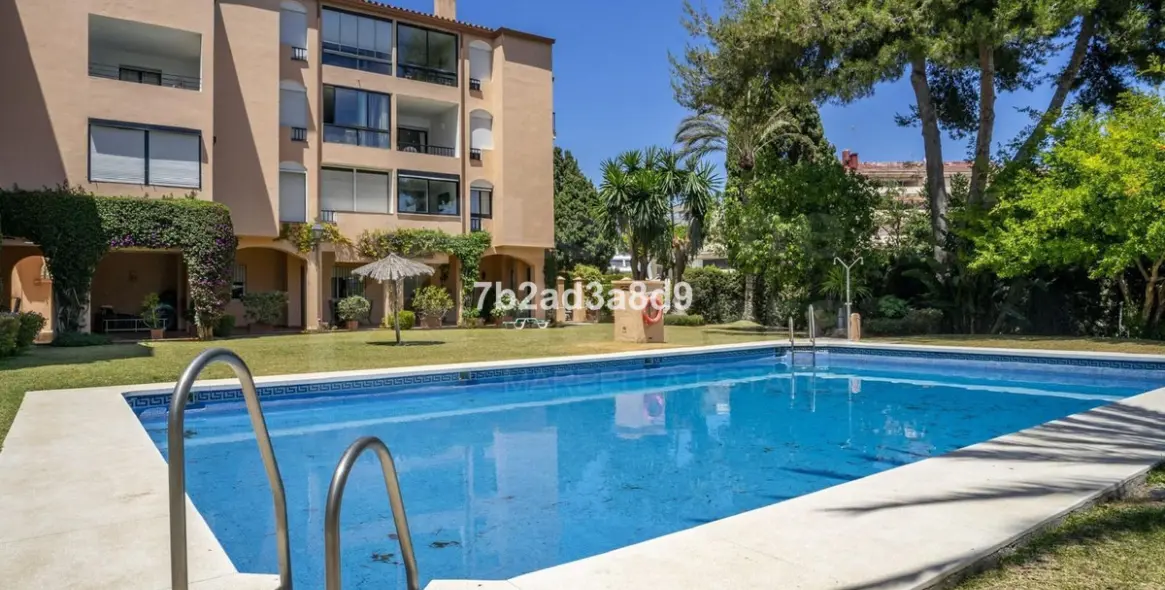 Продажа апартаментов на среднем этаже в Puerto Banús 1