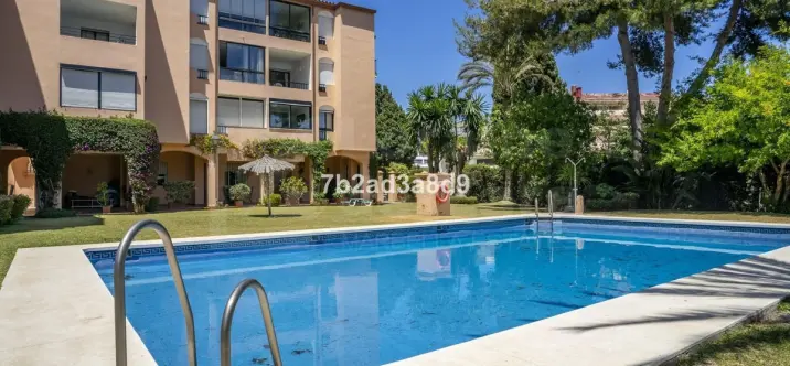 Продажа апартаментов на среднем этаже в Puerto Banús 0