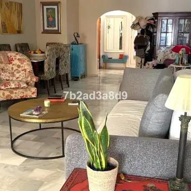 Sale of middle floor apartment in Puerto Banús