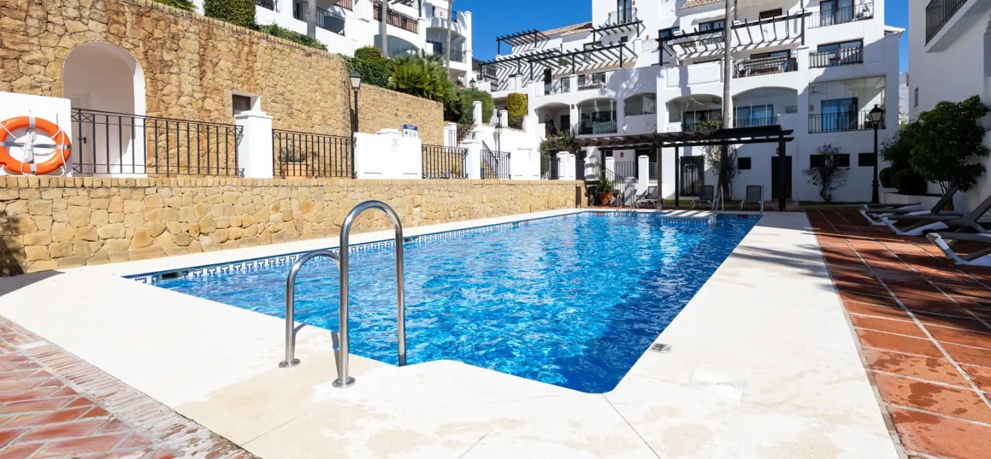Продажа двухуровневого пентхауса в Altos de los Monteros 1