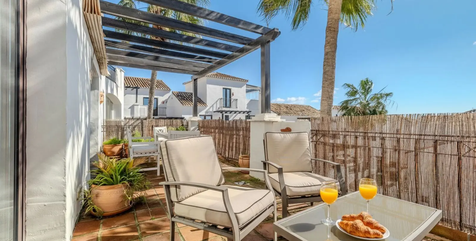Продажа двухуровневого пентхауса в Altos de los Monteros 3