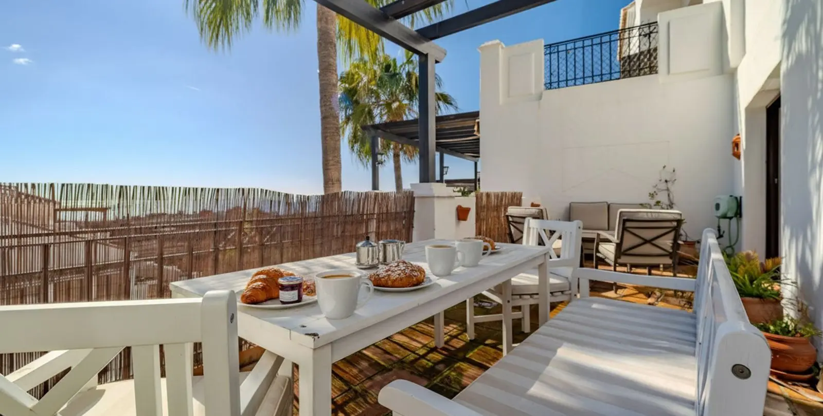 Продажа двухуровневого пентхауса в Altos de los Monteros 4