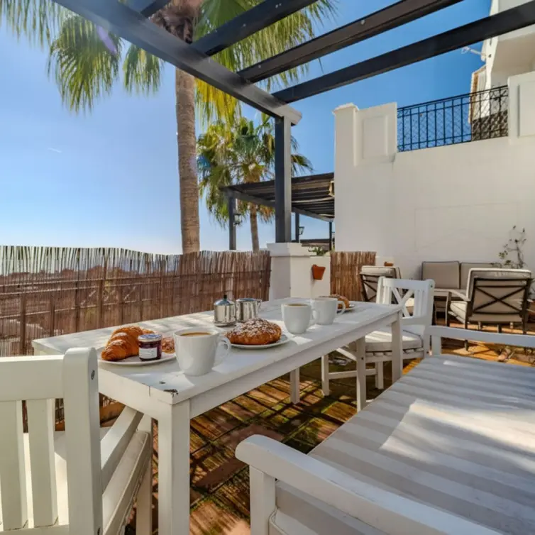 Продажа двухуровневого пентхауса в Altos de los Monteros