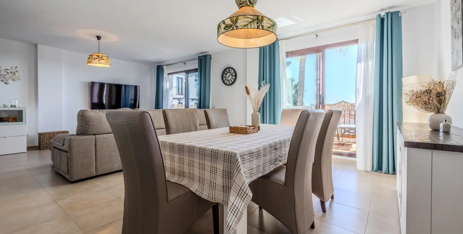 Продажа двухуровневого пентхауса в Altos de los Monteros 5