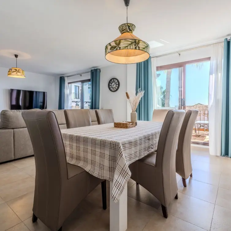 Продажа двухуровневого пентхауса в Altos de los Monteros