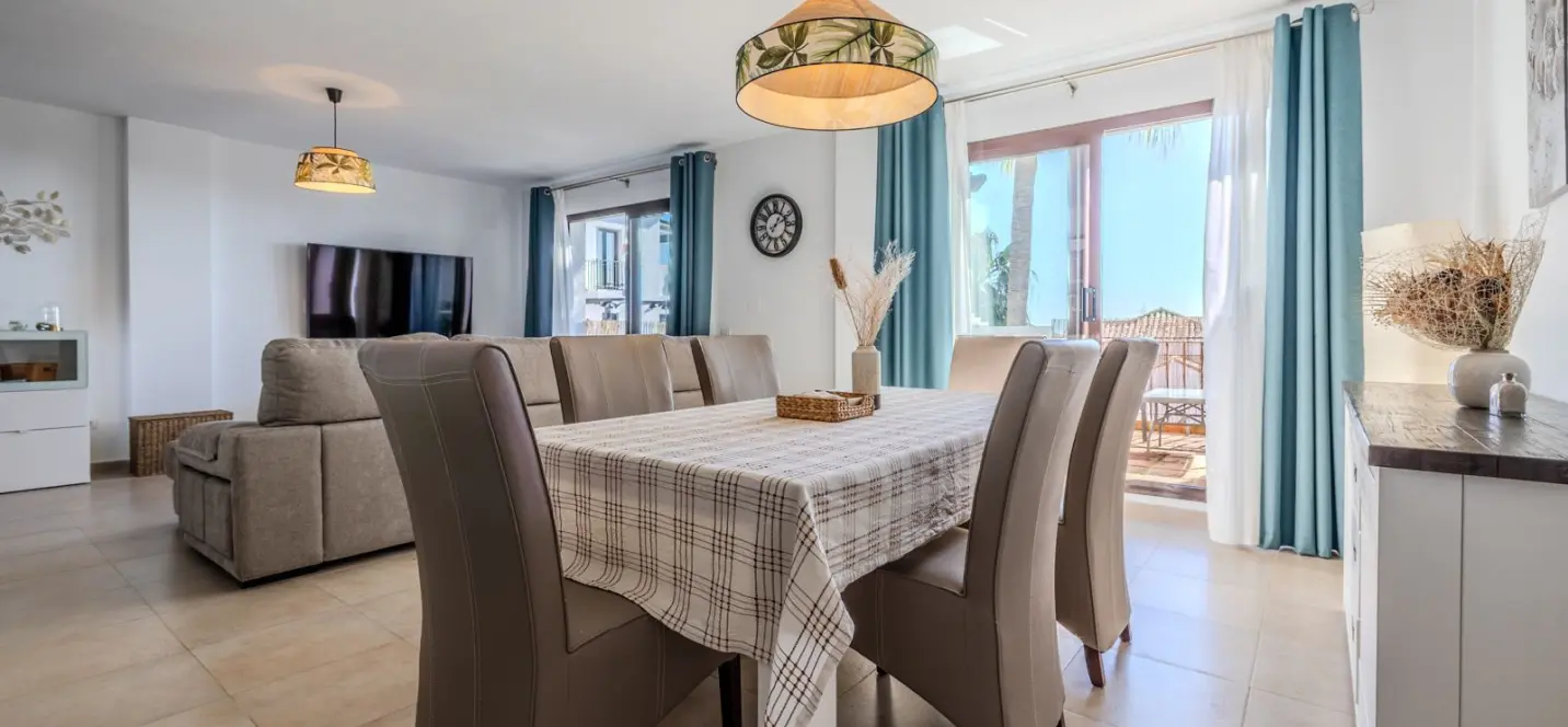 Продажа двухуровневого пентхауса в Altos de los Monteros 4