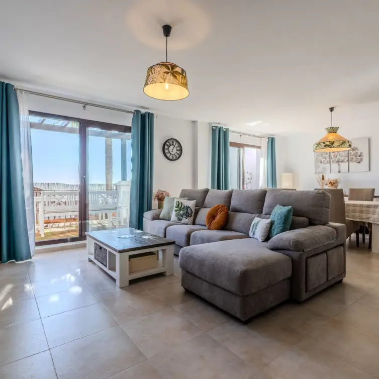 Продажа двухуровневого пентхауса в Altos de los Monteros