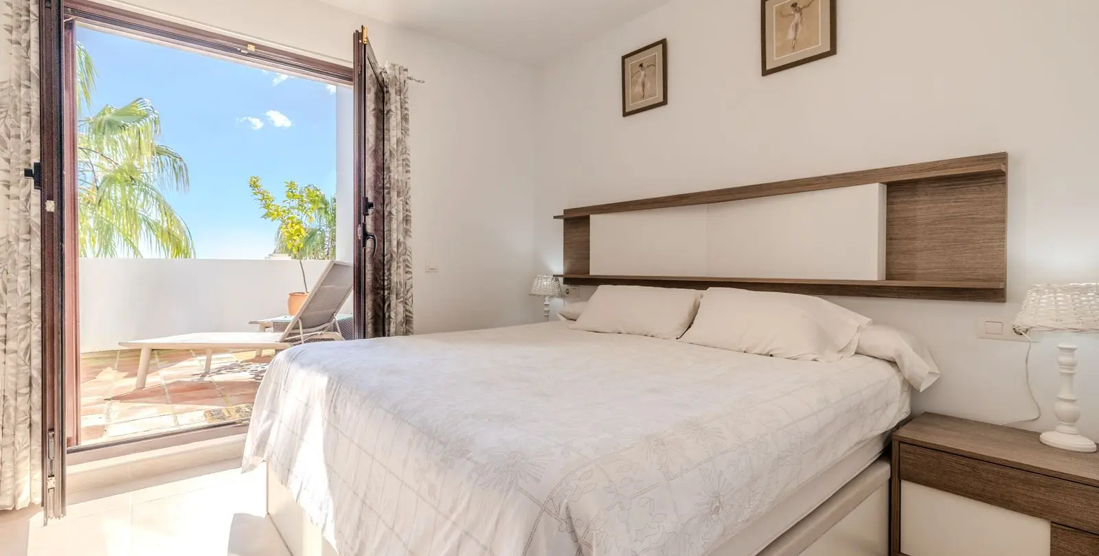 Продажа двухуровневого пентхауса в Altos de los Monteros 18