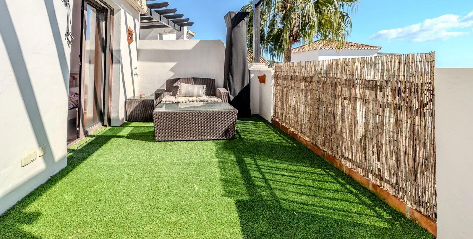Продажа двухуровневого пентхауса в Altos de los Monteros 22