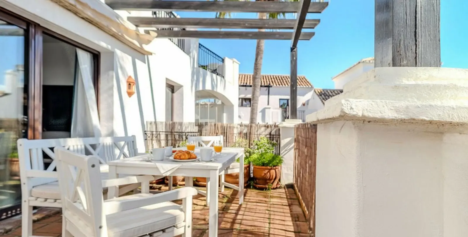 Продажа двухуровневого пентхауса в Altos de los Monteros 23