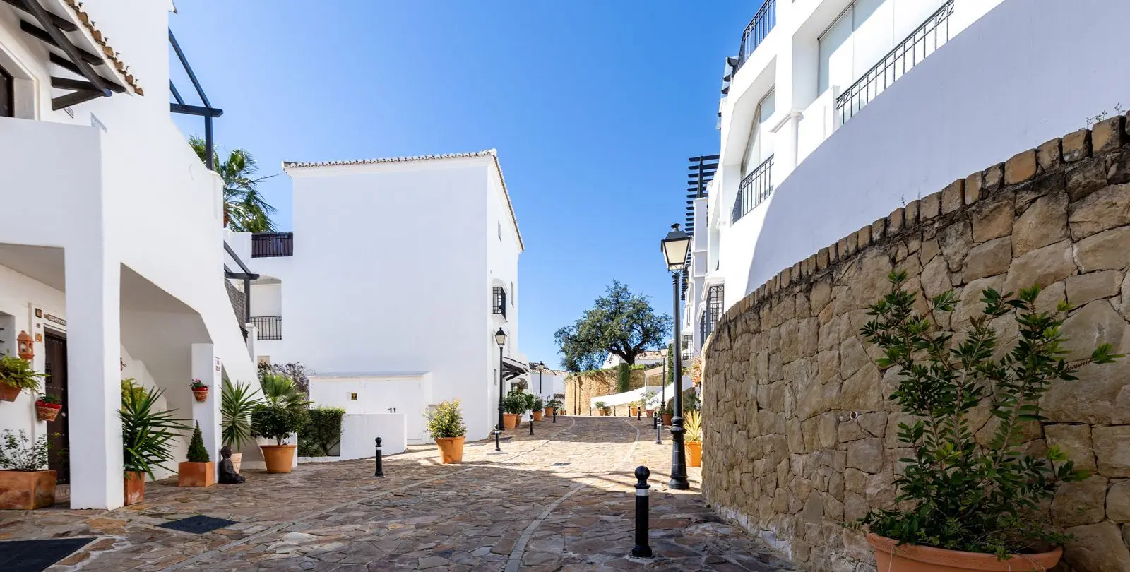 Продажа двухуровневого пентхауса в Altos de los Monteros 29