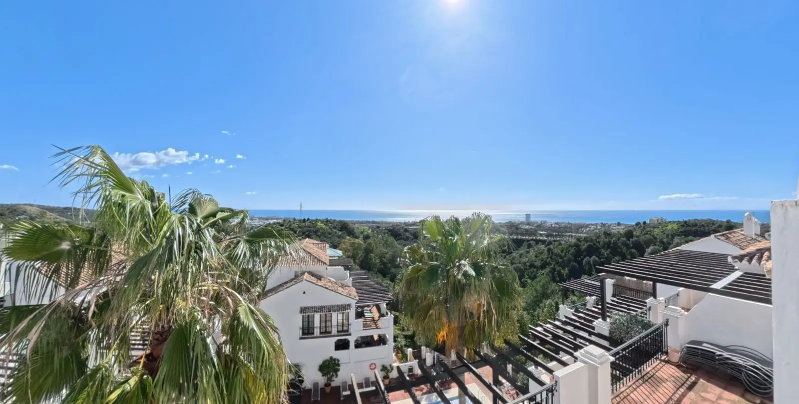Продажа двухуровневого пентхауса в Altos de los Monteros 30