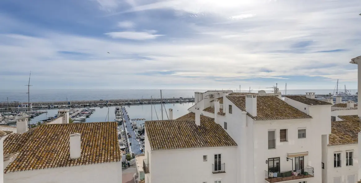 Продажа апартаментов на среднем этаже в Puerto Banús 5