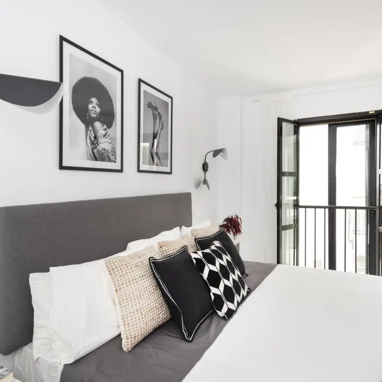 Venta de apartamento en planta media en Puerto Banús